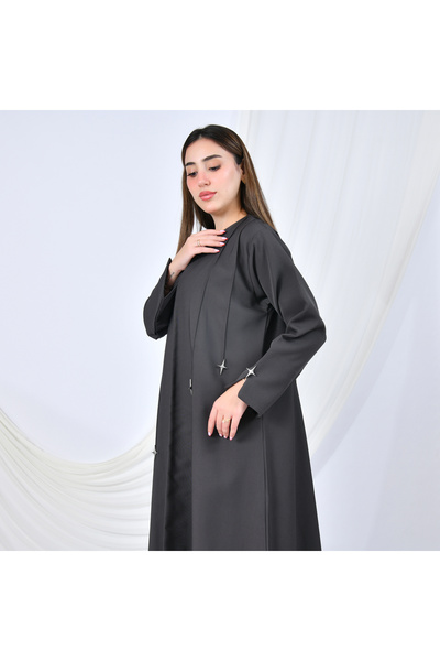HAWRAA ABAYA A modern design abaya in gray, adorned with gold buttons in the shape of cascading stars, adding a striking touch.