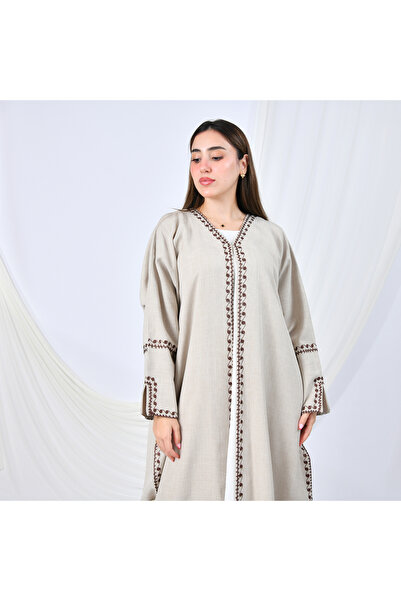 HAWRAA ABAYA عباية بيج بتصميم ربع بشت مزينة بتطريز ناعم على الأطراف والأكمام