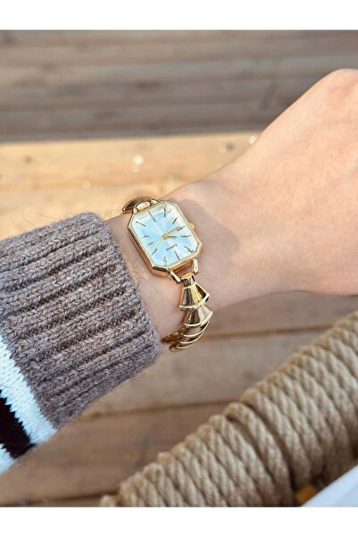 MERW ساعة يد نسائية من ماركة كليا موديل جولد وايت كولور فينتاج سيري معدنية بس...