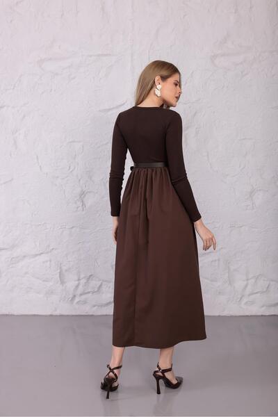 CKM MODA Φόρεμα Bella με ζώνη και βολάν μεσαίου μήκους καφέ