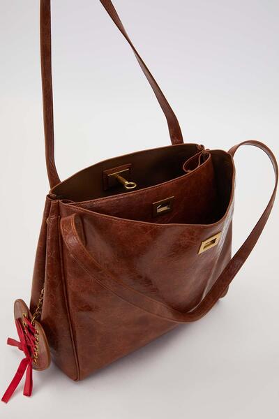 Levidor Dark brown knitted accessory detailed shoulder bag