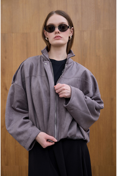 Birgül Bektaş Γκρι σουέτ παλτό με λεπτομέρεια με πατέντα στο μπροστινό μέρος