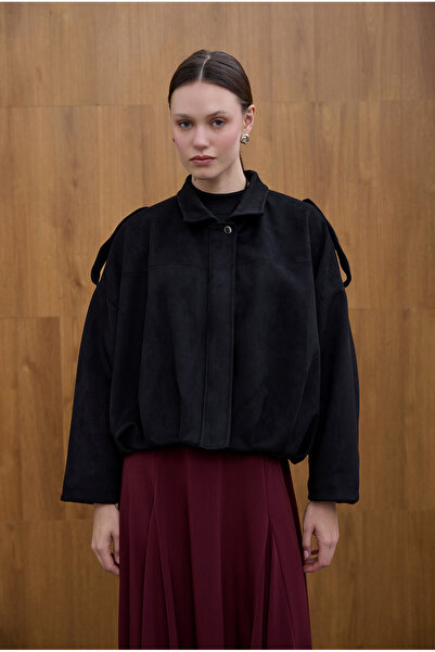 Birgül Bektaş Μαύρο σουέτ παλτό με λεπτομέρεια με πόδια στο μπροστινό μέρος