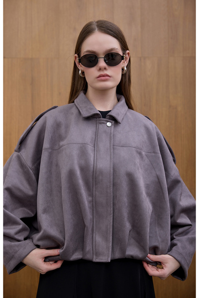 Birgül Bektaş Γκρι σουέτ παλτό με λεπτομέρεια με πατέντα στο μπροστινό μέρος