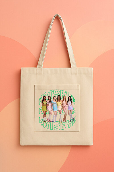 lovver DESIGN GRUPUL KATSEYE, IMPRIMARE PREMIUM, GEANTĂ DE UMĂR DIN PÂNZĂ 100...