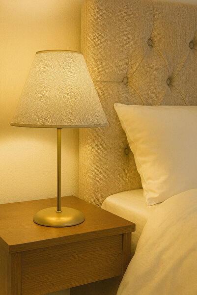 GHC ELEKTRİK Metal Gold Ayaklı ve Siyah Kumaş Başlıklı Abajur