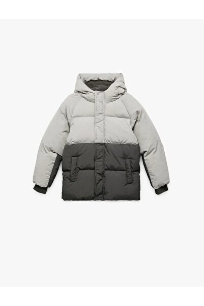 Koton معطف منفوخ ألوان متباينة مبطن بالصوف وذو أكمام طويلة وغطاء للرأس