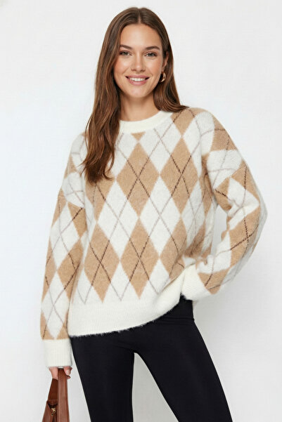 civetta Women's White Diamond Patterned Bearded Knitwear Sweater - Crew Neck Soft Textured Fuzzy Women's Sweater