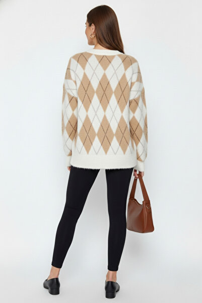 civetta Women's White Diamond Patterned Bearded Knitwear Sweater - Crew Neck Soft Textured Fuzzy Women's Sweater