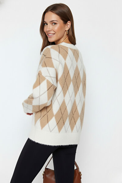 civetta Women's White Diamond Patterned Bearded Knitwear Sweater - Crew Neck Soft Textured Fuzzy Women's Sweater