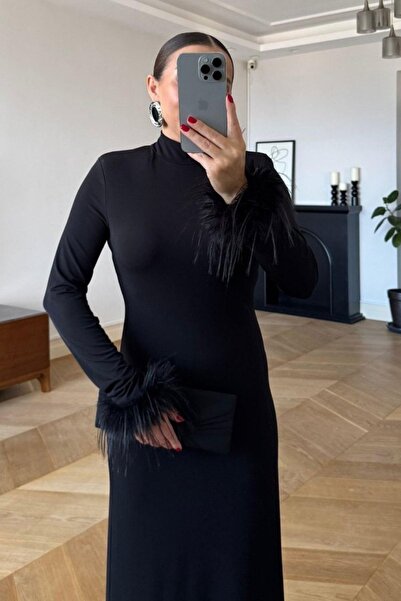 Mossta Φόρεμα μακρύ κρεπ με λεπτομέρεια με φτερά με ζιβάγκο - Μαύρο