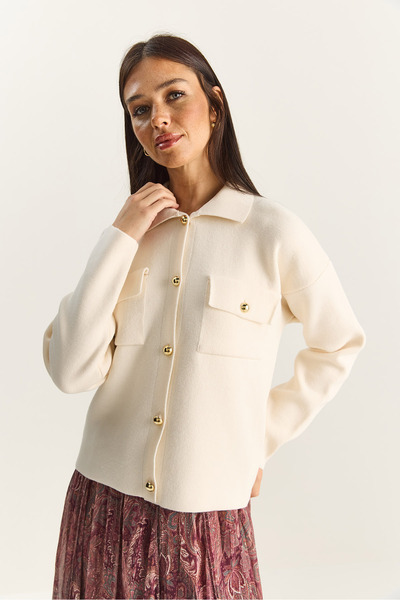 Bianco Lucci Γυναικεία πλεκτή ζακέτα με χρυσά κουμπιά με λεπτομέρεια τσέπης TH251074 60283884