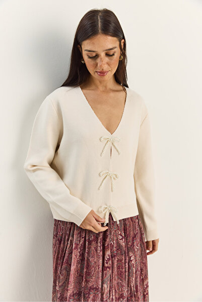 Bianco Lucci Γυναικεία πλεκτή ζακέτα με λαιμόκοψη σε σχήμα V με αξεσουάρ με πέρλες και φιόγκο TH251070 60283885