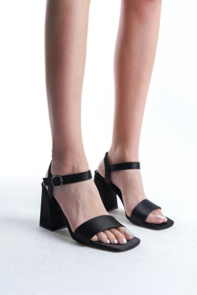 asmi shoes حذاء باتريكا نسائي من الساتان الأسود بحزام واحد وكعب سميك 9 سم