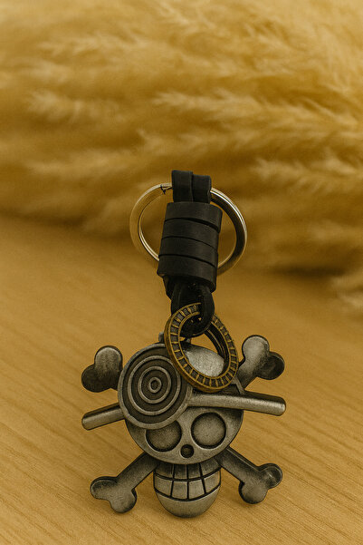 HER ŞEY NOTA www.herseynota.com Breloc din metal punk cu figură de craniu – A...