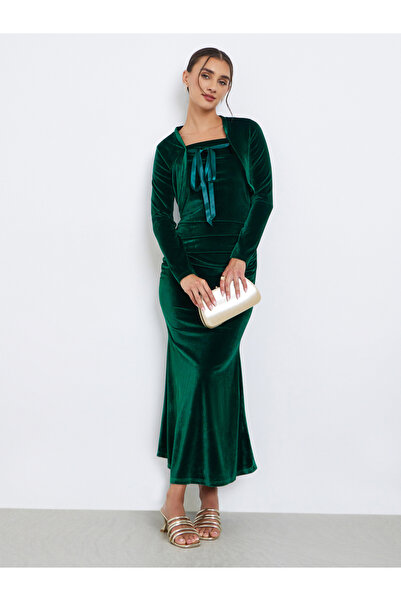 Styli فستان متوسط الطول بمظهر مخملي أخضر مع بوليرو