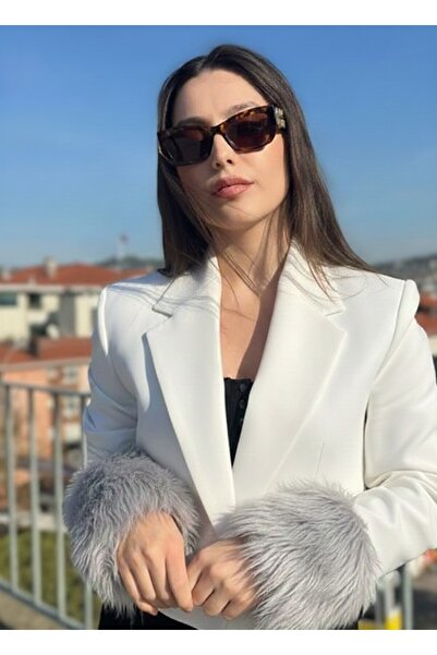 Mollycrush Women's Faux Fur Arm Cuffs – Model with Arm Accessories