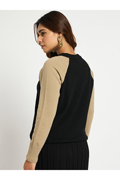 Femmella By Styli Two-Tone Raglan Sleeve Knit Sweater