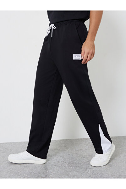 Styli Men Black Straight Fit Badge Detail Joggers