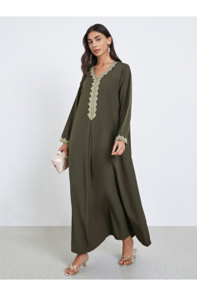 Styli جلابية من الدانتيل الزيتوني برقبة على شكل حرف V