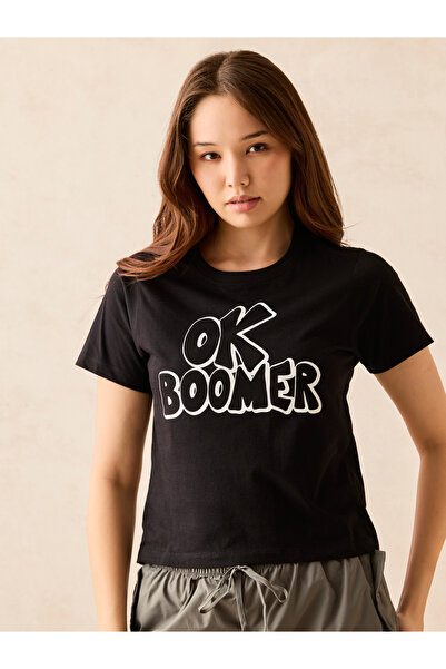 Outzidr By Styli تي شيرت أسود برقبة دائرية ورسومات جرافيكية - 100% قطن