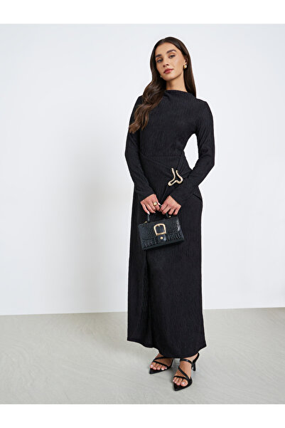 Styli فستان ماكسي منقوش مع تفاصيل خصر بإبزيم