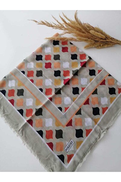 Bonjela Polo είναι ένα κασκόλ με φλάμα.