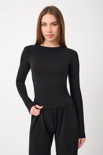 Zoor بلوزة برقبة دائرية من القطن الممشط فائقة النعومة باللون الأسود