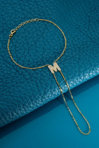 Innuendo Jewelry 925 AYAR GÜMÜŞ ÜZERİ ALTIN KAPLAMA M HARFLİ ŞAHMERAN