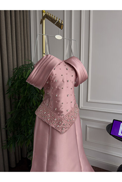 Generic A luxurious Mikado evening gown with hand-embroidered pearls - an elegant look in soft pink