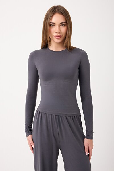 Zoor بلوزة برقبة دائرية من القطن الممشط فائق النعومة باللون الدخاني