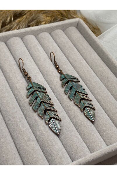 Kaan Accessoire أقراط مصنوعة يدويًا على شكل ريشة مع طبقة عتيقة