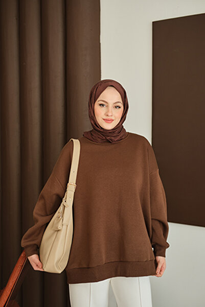 LOCCO Γυναικείο πουλόβερ με λαιμόκοψη και καφέ χρώμα