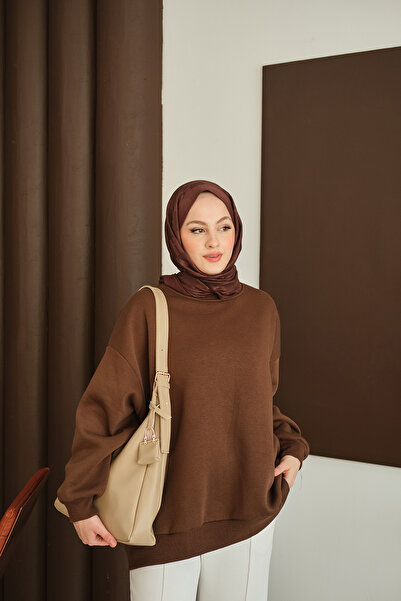 LOCCO Γυναικείο πουλόβερ με λαιμόκοψη και καφέ χρώμα