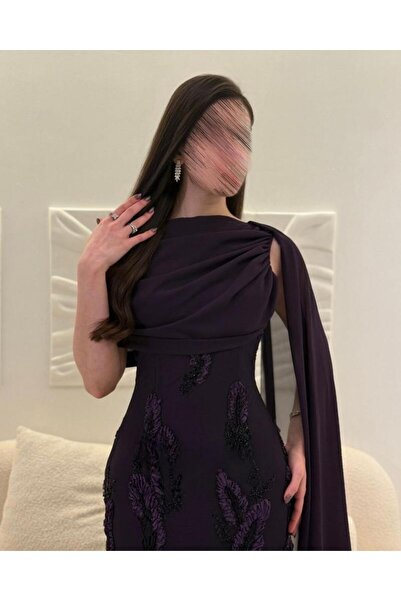 RUANI BIUTI A royal purple embroidered evening dress with a flowing shawl