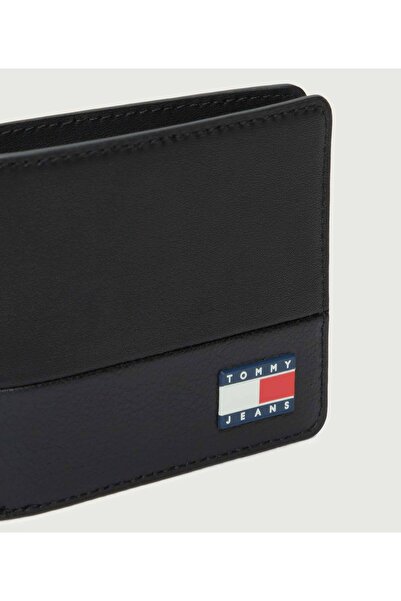 Tommy Hilfiger Men's Leather Foldable Black Wallet with Cash and Card Compartments Am0Am13865-Bds