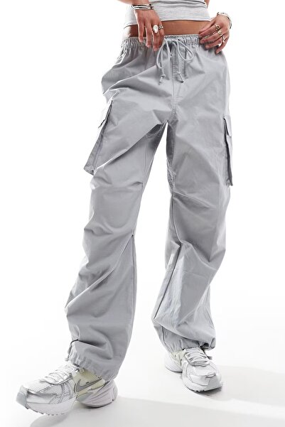 Nike Sportswear Oversized D Cargo Dans Pant Women's Oversized Cargo Pocket Pack Woven Sweatpants Gray