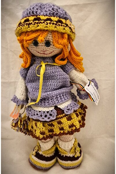 di crocheted doll