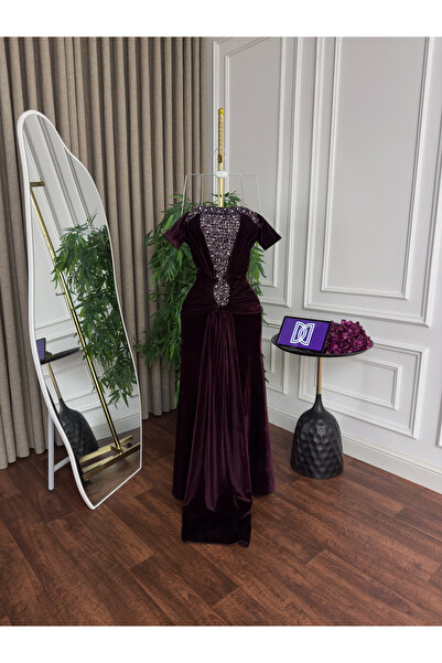 Generic Luxurious Korean velvet evening gown with hand embroidery - Mermaid design - Royal look in royal purple