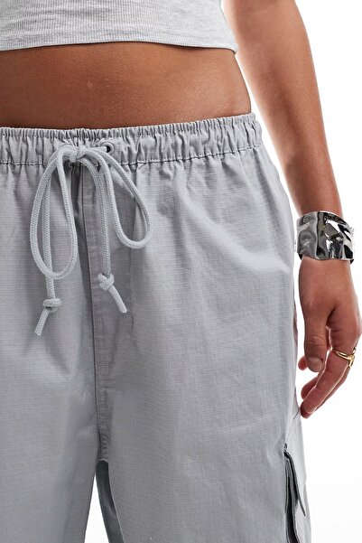 Nike Sportswear Oversized D Cargo Dans Pant Women's Oversized Cargo Pocket Pack Woven Sweatpants Gray