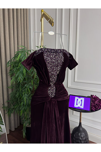 Generic Luxurious Korean velvet evening gown with hand embroidery - Mermaid design - Royal look in royal purple