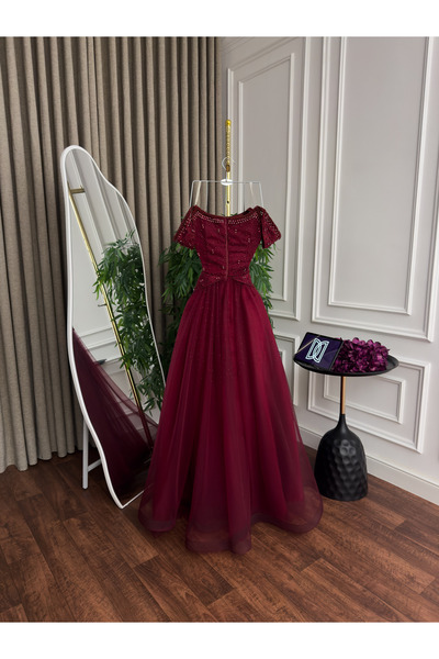 Generic Luxurious Korean tulle evening dress with hand embroidery and sequins - embroidered tulle sleeves with a wide skirt - in royal burgundy