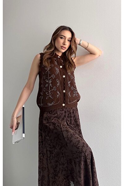 fujya سترة تريكو أنيقة بأزرار وتفاصيل مطرزة