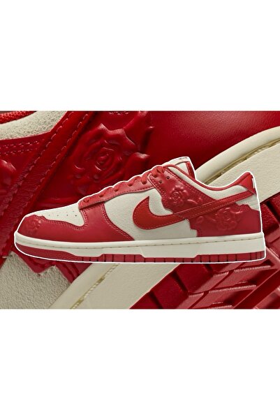 Nike Dunk Low “Red Roses”