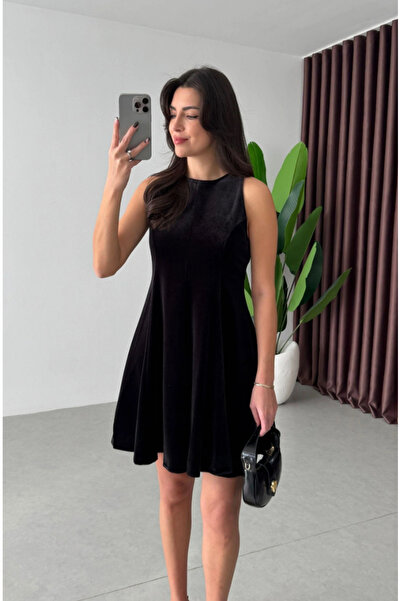 FEMMESTUDIO Rochie de damă din catifea neagră cu volan