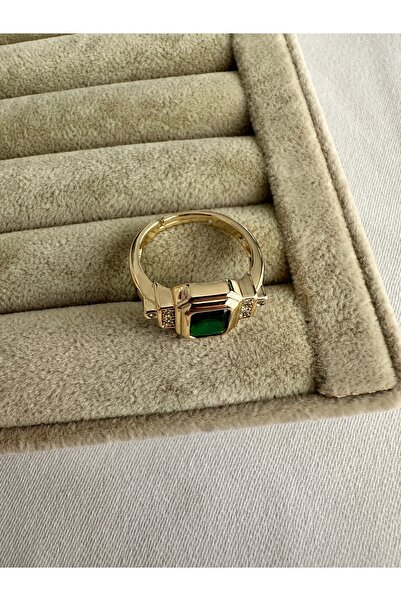 ringbox Cornered Green Stone Ring