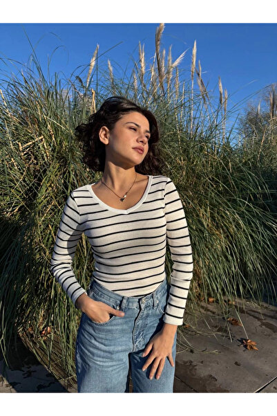 ZENGEZUR MALL Nrzsnt V-Neck Striped Blouse White A3699 (231655) (Size: S)