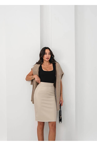 ZENGEZUR MALL Nrzsnt Back Slit Pen Skirt Beige (235541) (Size: m)