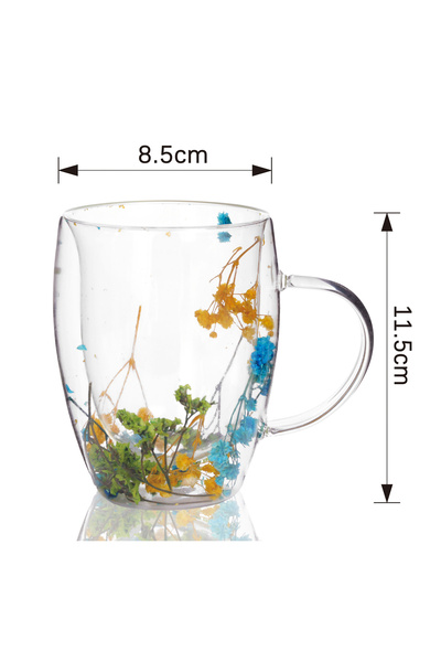 Malooki Glass mug with dried flowers – green, blue and yellow