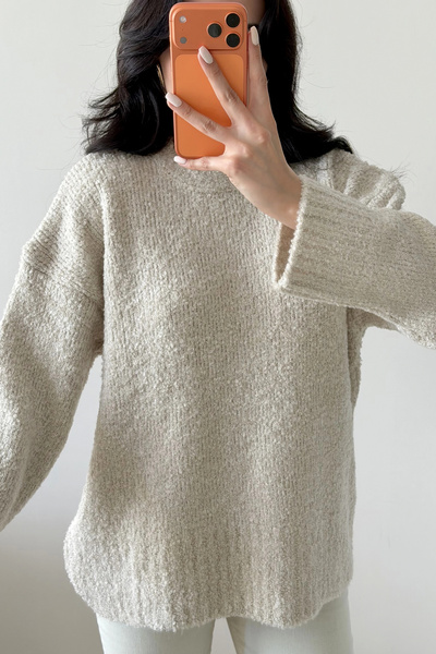 Eka Women's Beige Oversized Boucle Sweater 1014-2347